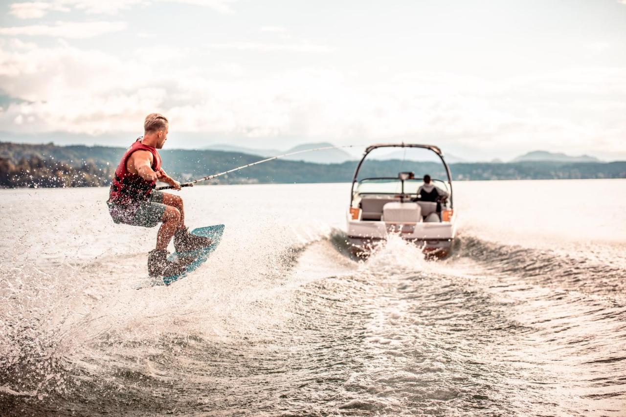 ホテル シュロス ゼーフェルス Pörtschach am Wörthersee エクステリア 写真