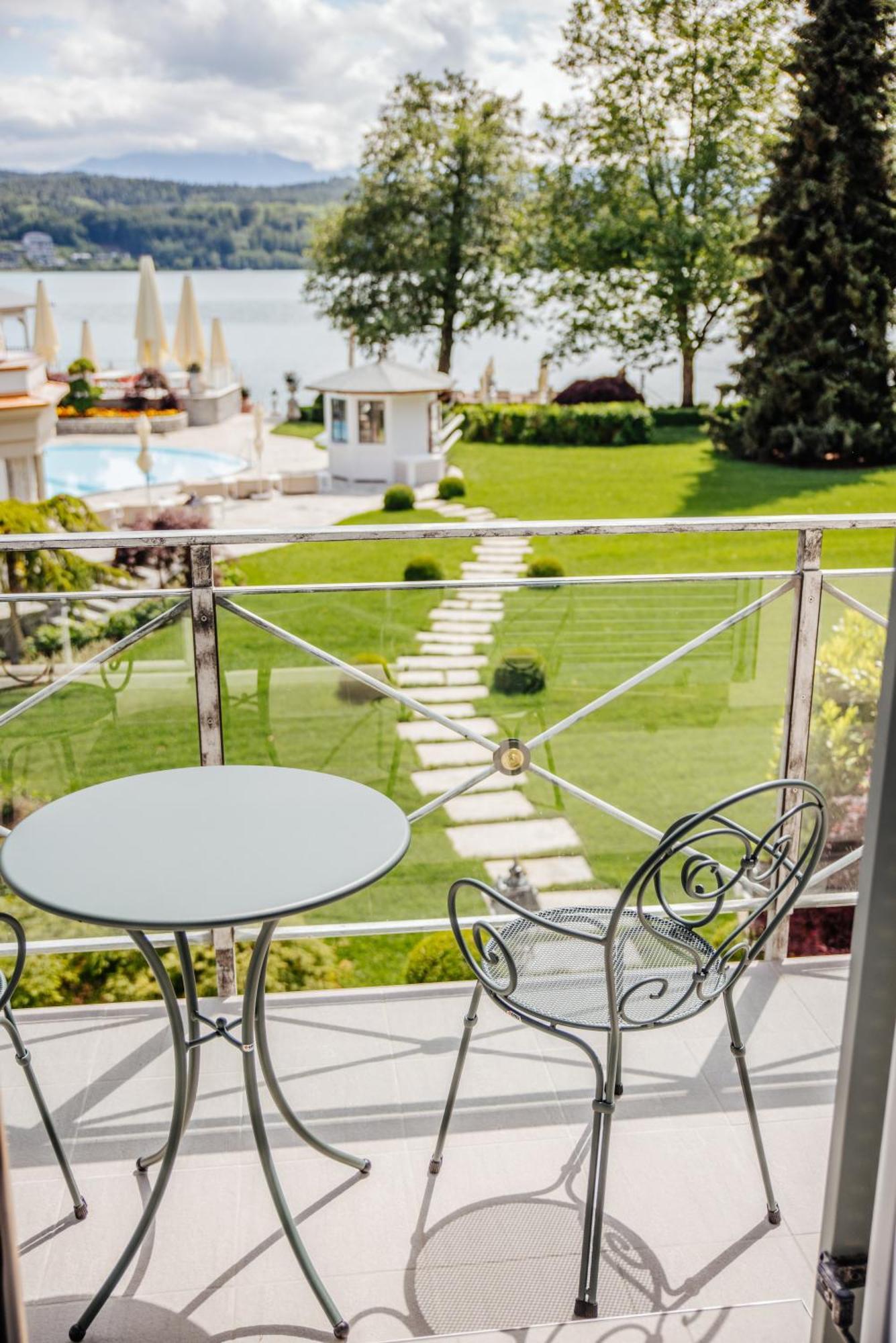 ホテル シュロス ゼーフェルス Pörtschach am Wörthersee エクステリア 写真