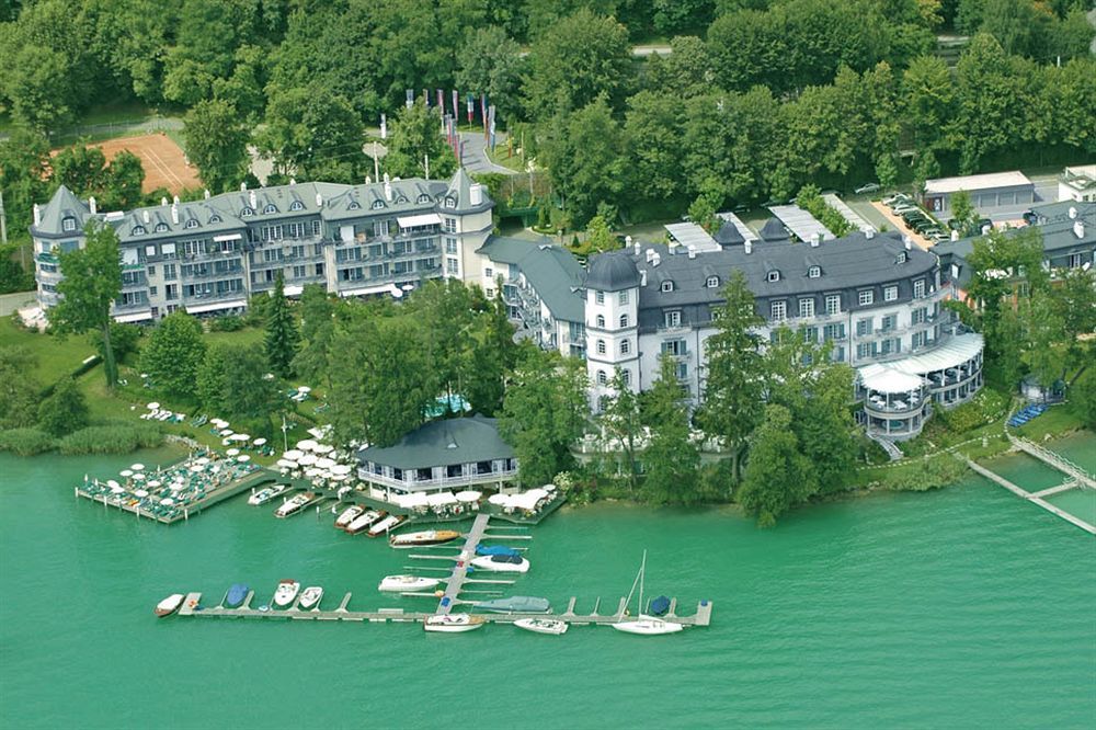 ホテル シュロス ゼーフェルス Pörtschach am Wörthersee エクステリア 写真